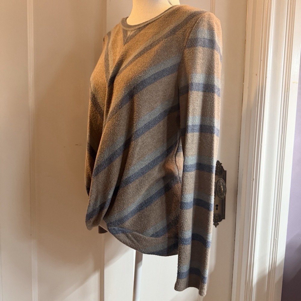 Monteau Los Angeles Chevron Stripe Twist Front Fuzzy Fleece Long Sleeve Top M - Picture 4 of 7